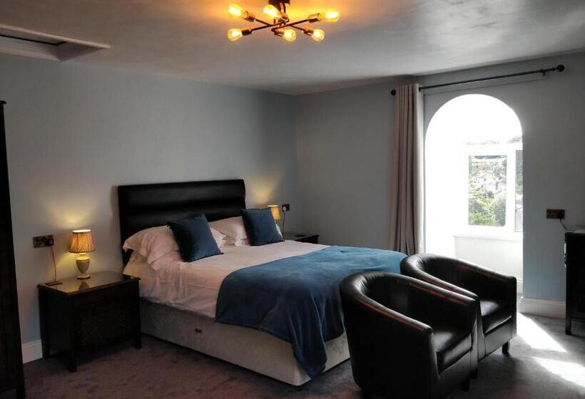 חדר סופריור, The Shirley