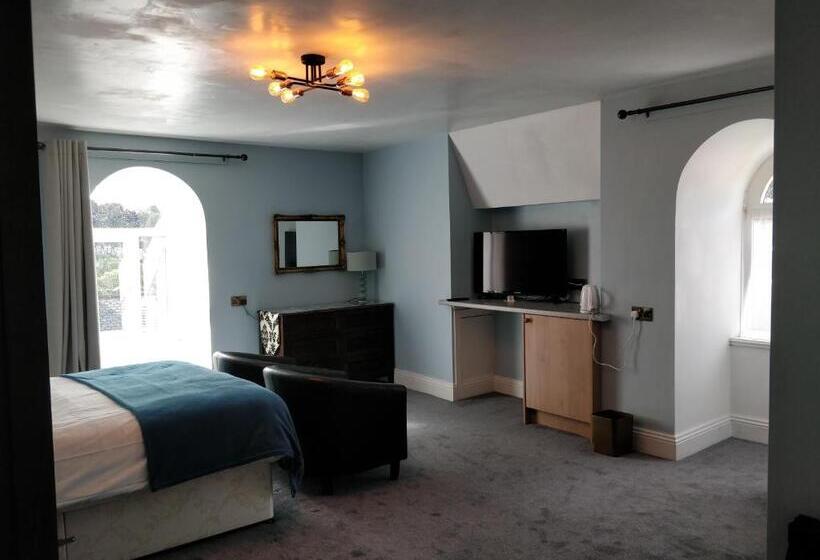 חדר סופריור, The Shirley