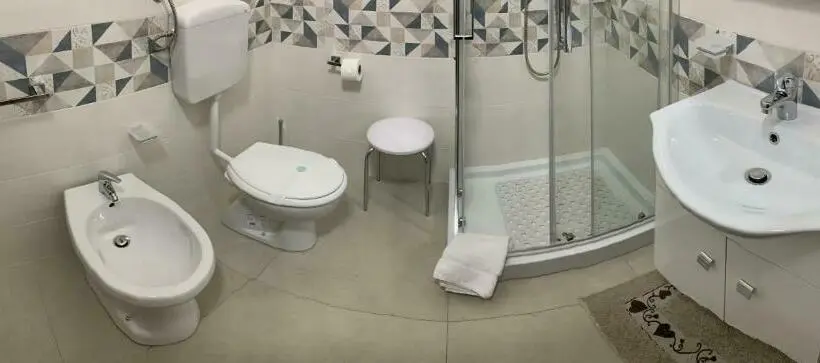 Standard Triple Room with Terrace, Erythrà Bed And Breakfast