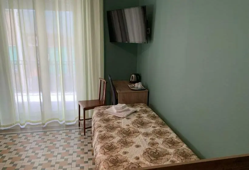 Standard Triple Room with Terrace, Erythrà Bed And Breakfast