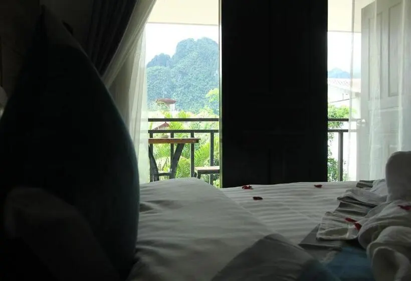 バルコニー付きデラックスルーム, Confetti Garden Resort