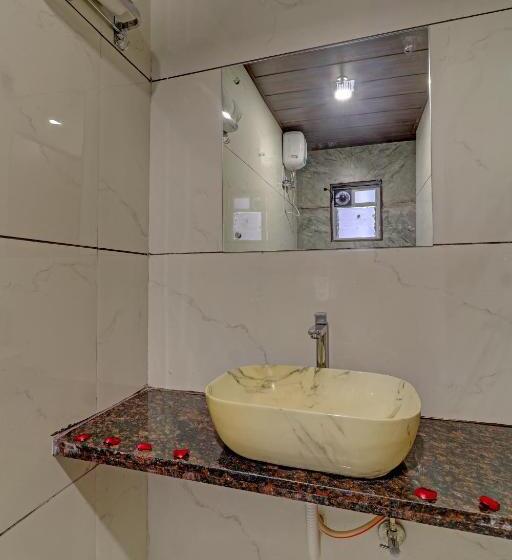 经济房, Ivory Suites