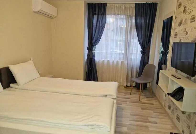 Habitación Estándar con Balcón, Leda