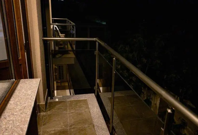 Habitación Estándar con Balcón, Leda