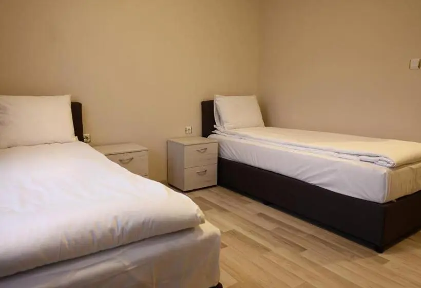 Habitación Estándar con Balcón, Leda