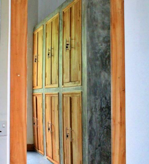 ルームシェアのワンベッド, Pranaya Hiriketiya