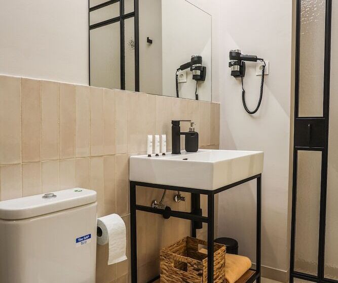 غرفة قياسية, Mythic Valencia