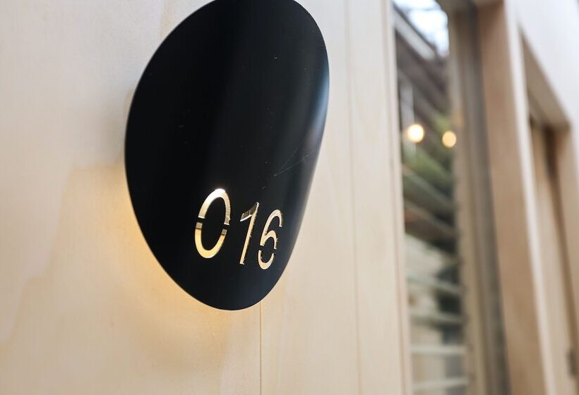 غرفة قياسية, Mythic Valencia