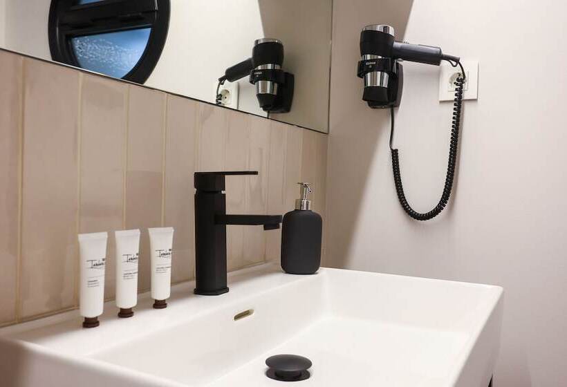 غرفة سوبيريور, Mythic Valencia