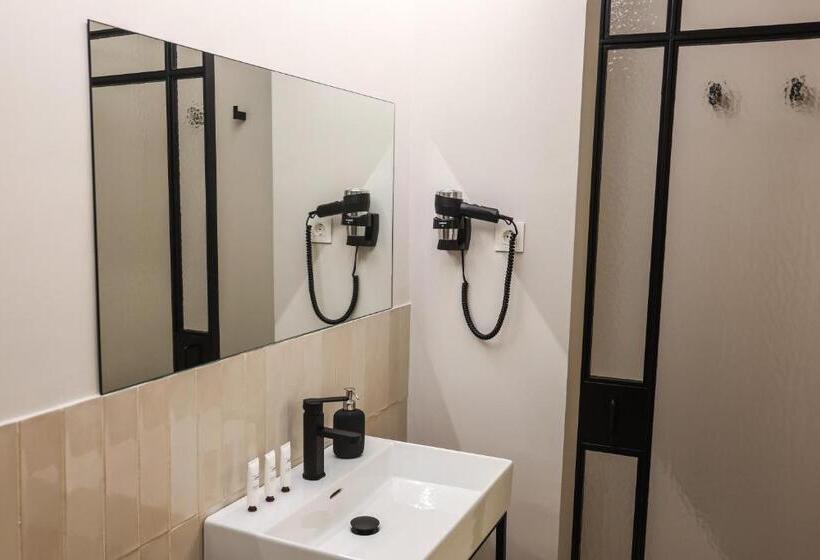 غرفة قياسية, Mythic Valencia