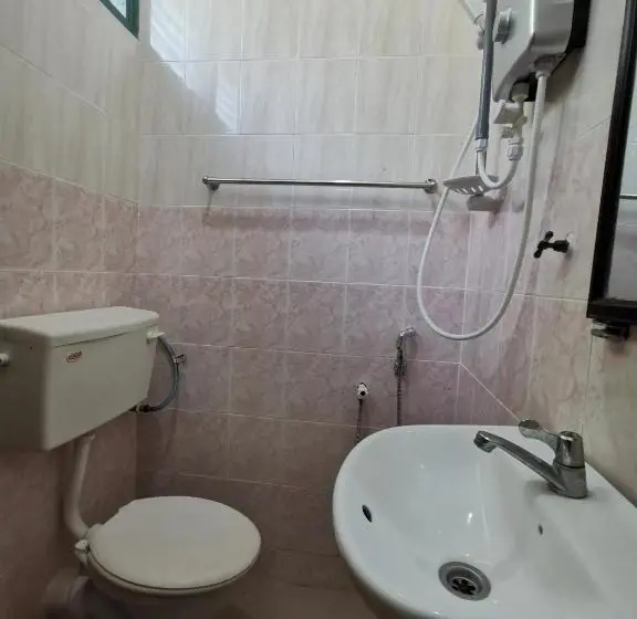 Deluxe Kolmen Hengen Huone, Rvh Kuala Terengganu