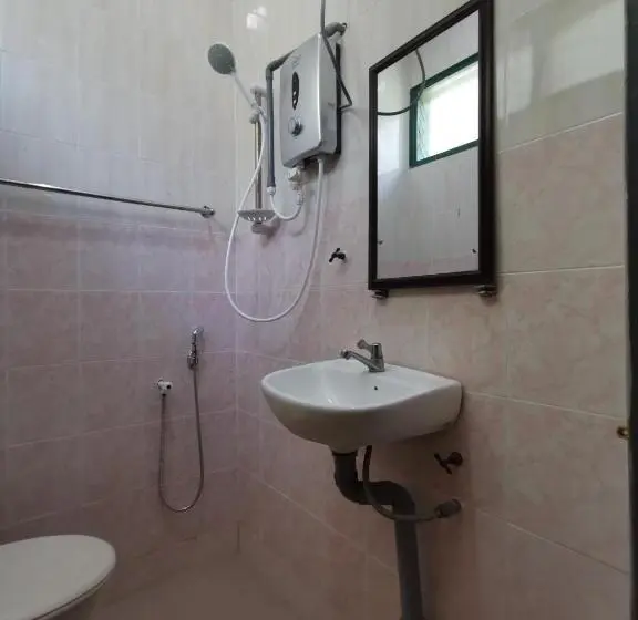 Deluxe Kolmen Hengen Huone, Rvh Kuala Terengganu