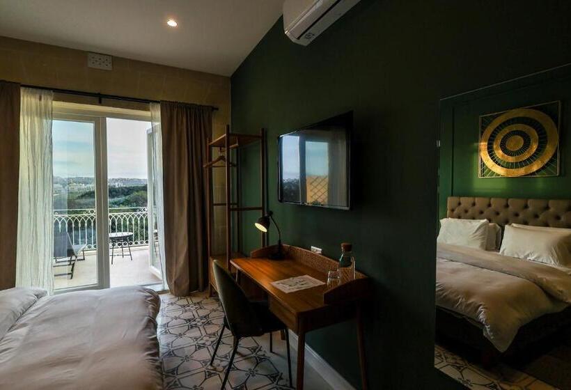 اتاق استاندارد با بالکن, The Carob Tree