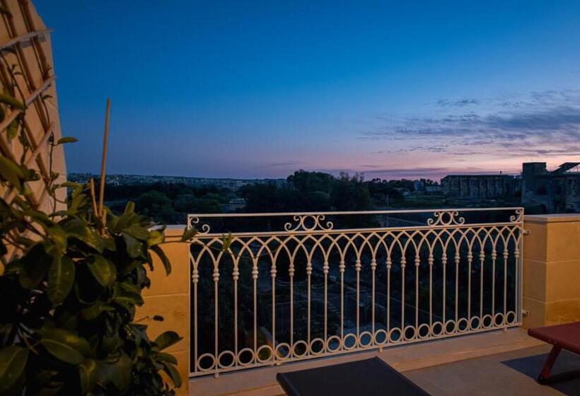 اتاق استاندارد با بالکن, The Carob Tree