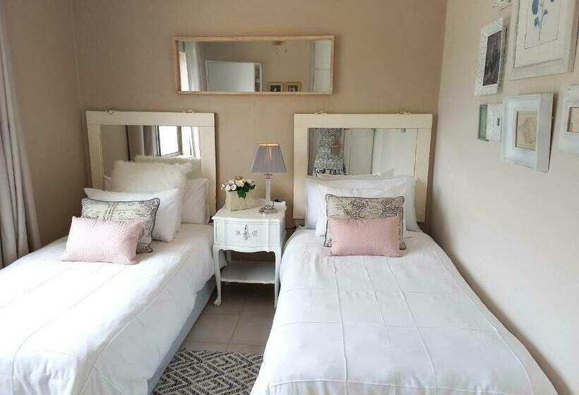 ファミリールーム, Sea Rose Family Suite   Villa Roc Guesthouse, Salt Rock Ballito, Solar Power