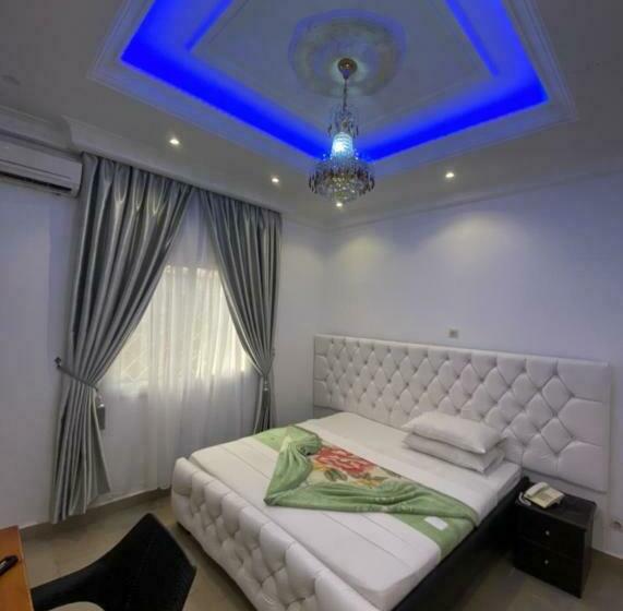 Standardrum, Hôtel Victoria