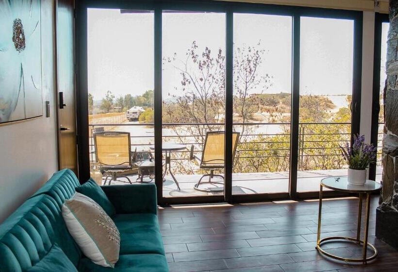 جناح جونيور مزوَّد بشرفة, Oasis 444