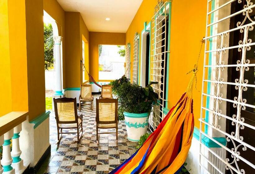 חדר דלוקס, Mansion Bahia Manga