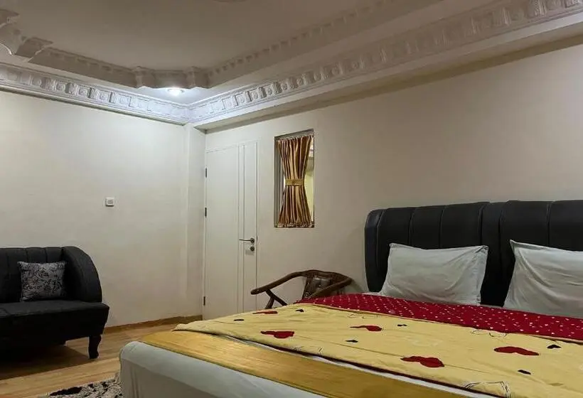 デラックススイート, Capital O 94156 Hotel Gemudi Gold Islami