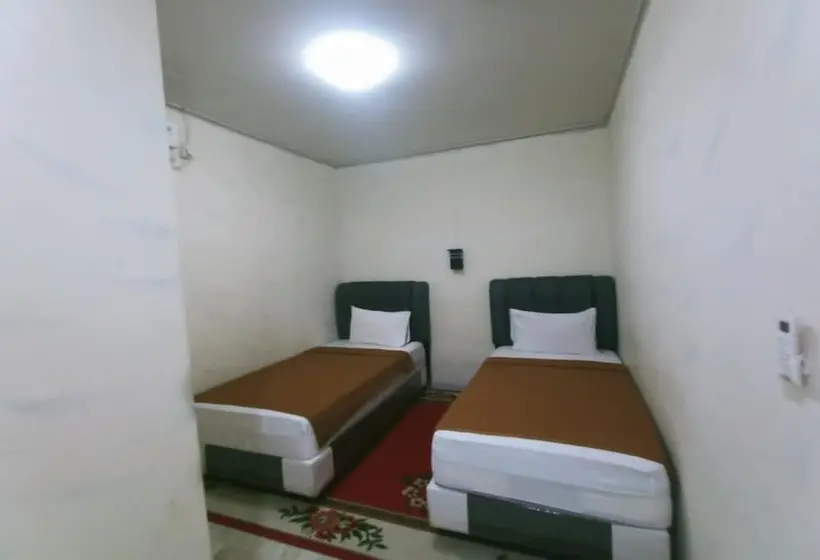 デラックスルーム, Capital O 94156 Hotel Gemudi Gold Islami