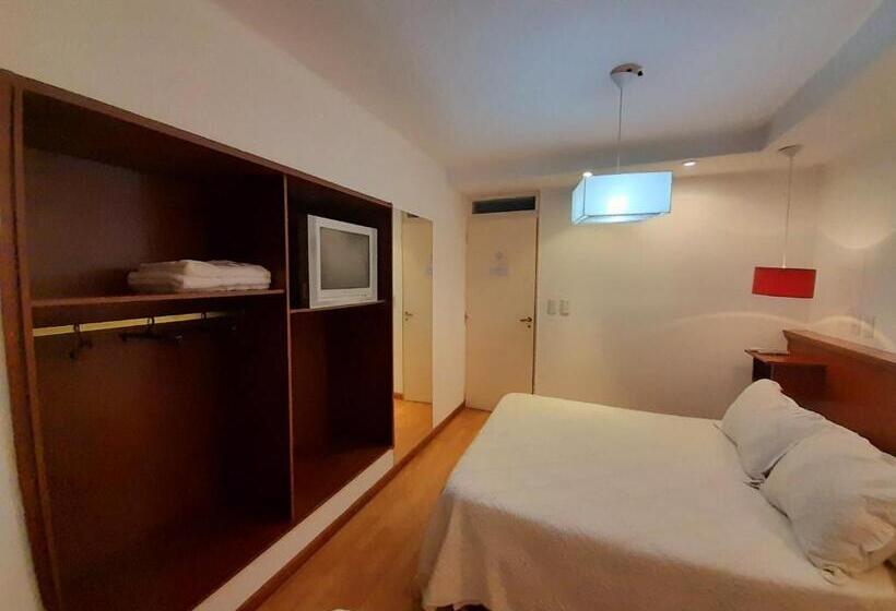 스탠다드 트리플 룸, Coronado Hotel & Suites