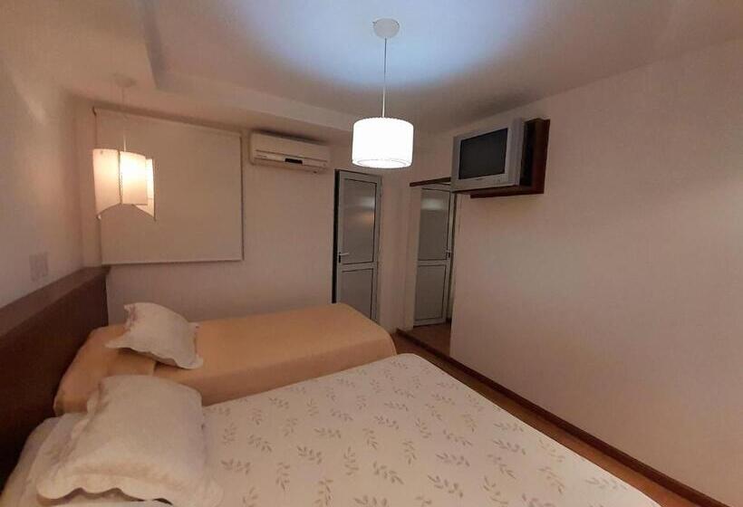 스탠다드 트리플 룸, Coronado Hotel & Suites