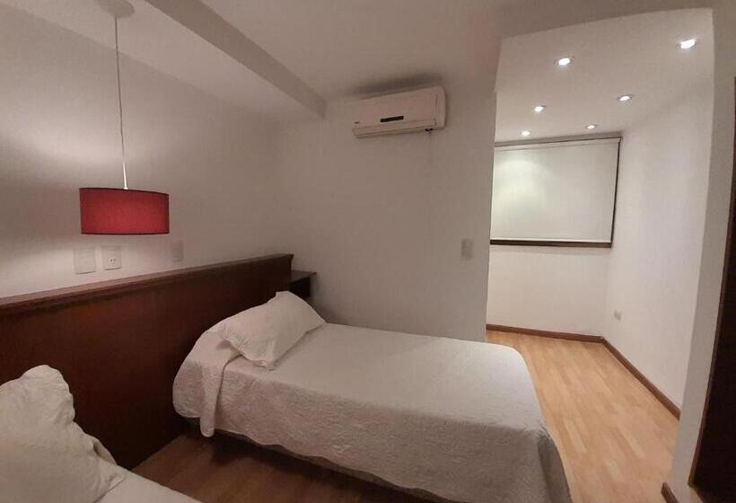 스탠다드 트리플 룸, Coronado Hotel & Suites