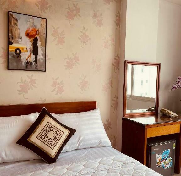 اتاق اکونومی, Saigon Europe