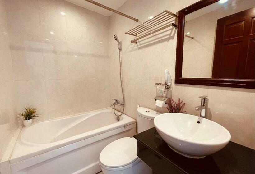 اتاق استاندارد با وان آب گرم, Saigon Europe