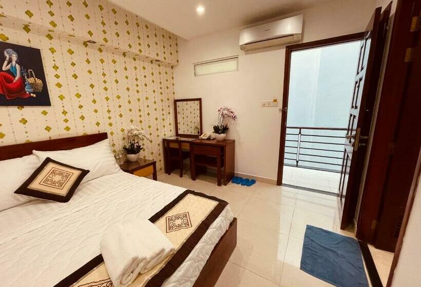 اتاق استاندارد با وان آب گرم, Saigon Europe