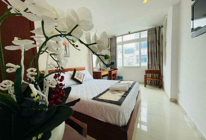 اتاق لوکس, Saigon Europe