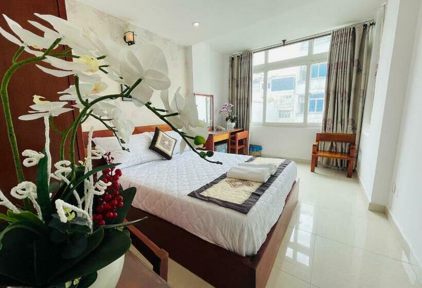 اتاق لوکس, Saigon Europe