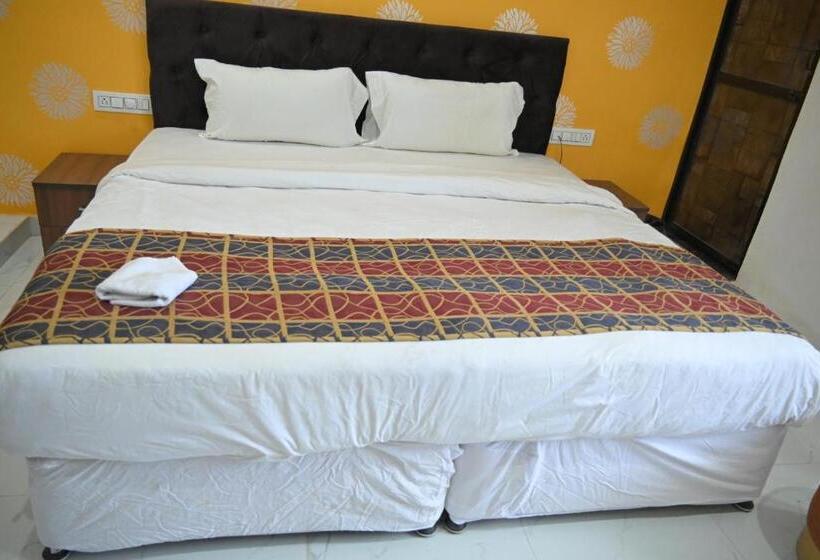 سوئیت با بالکن, Apni Haveli