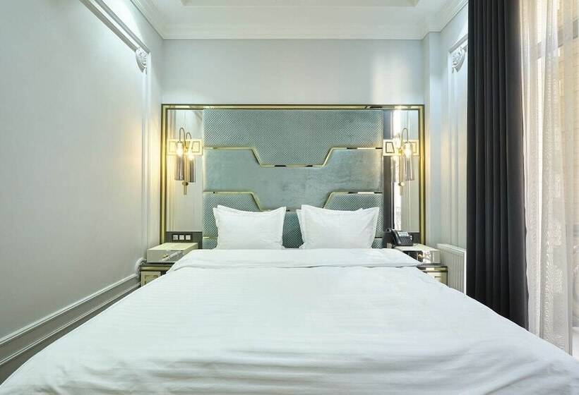 غرفة قياسية, East Star