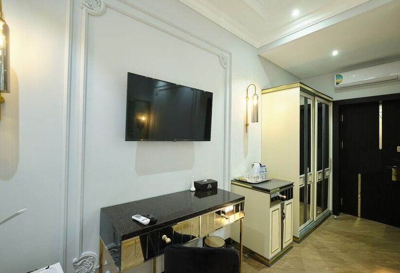 غرفة قياسية, East Star