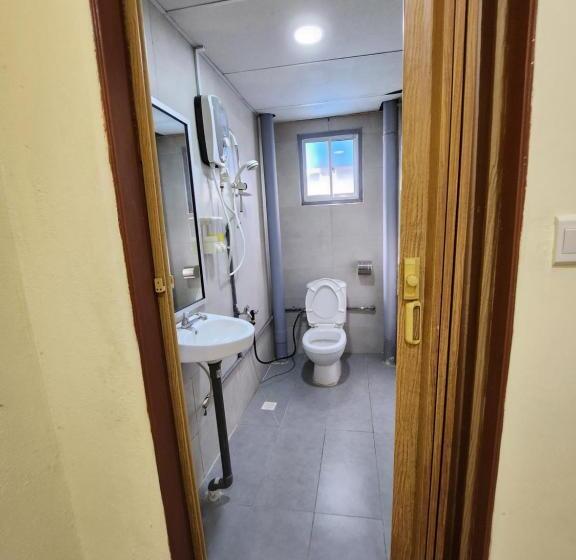 غرفة قياسية حمام مشترك, Lth