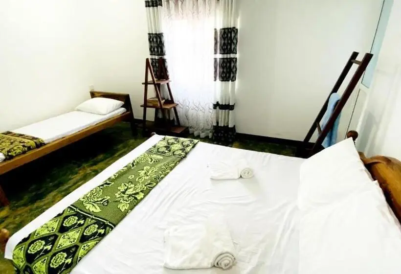 スタンダードトリプルルーム, Madiha Surf House Lanka