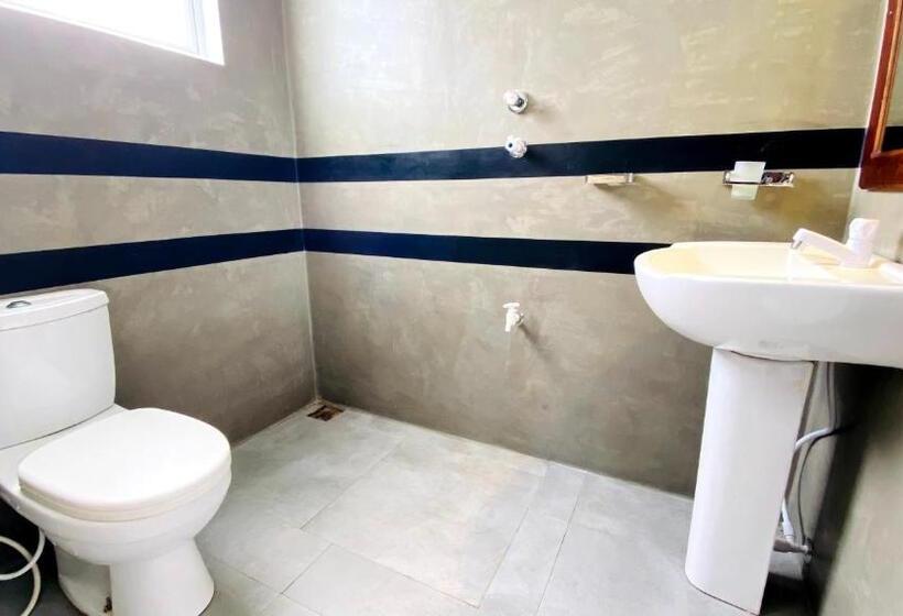 חדר סטנדרט עם מרפסת, Madiha Surf House Lanka