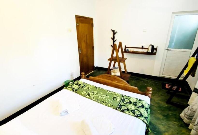חדר בסיסי, Madiha Surf House Lanka