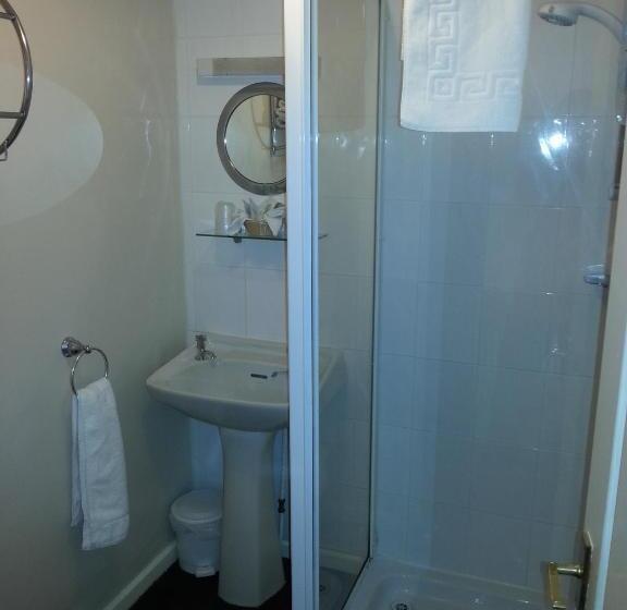 חדר משפחתי בסיסי, Manchester House