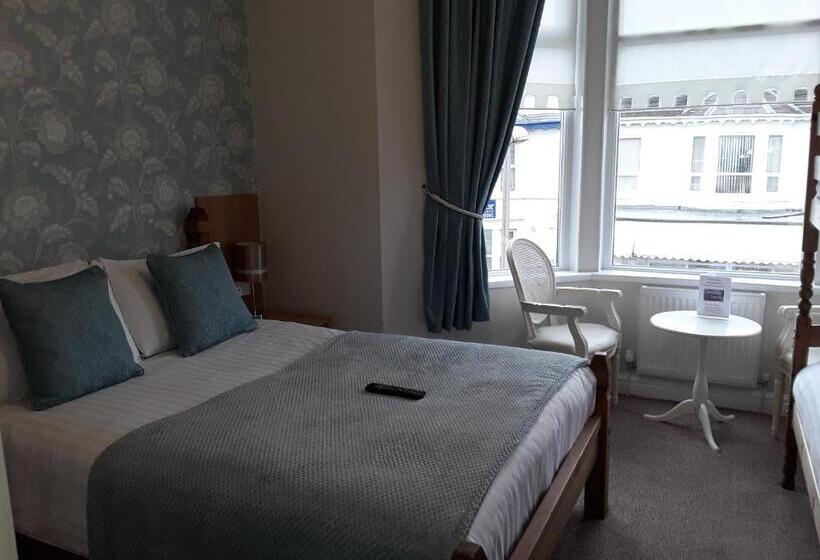 חדר משפחתי, Manchester House