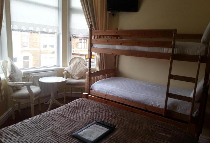 חדר משפחתי, Manchester House