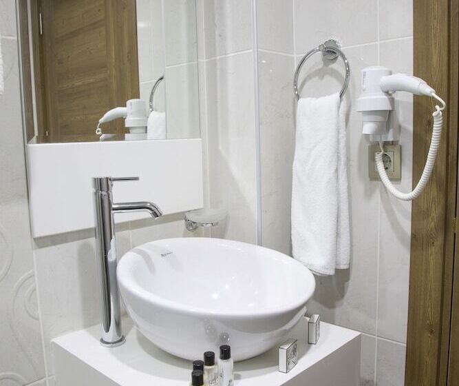 اتاق استاندارد سه نفره, Saffron Hotel Old City