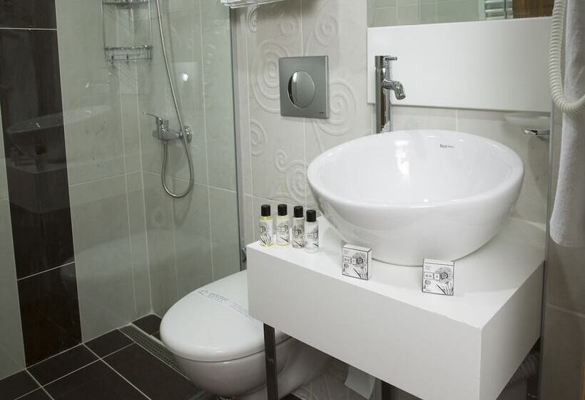 اتاق استاندارد سه نفره, Saffron Hotel Old City