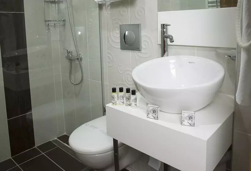 اتاق استاندارد سه نفره, Saffron Hotel Old City