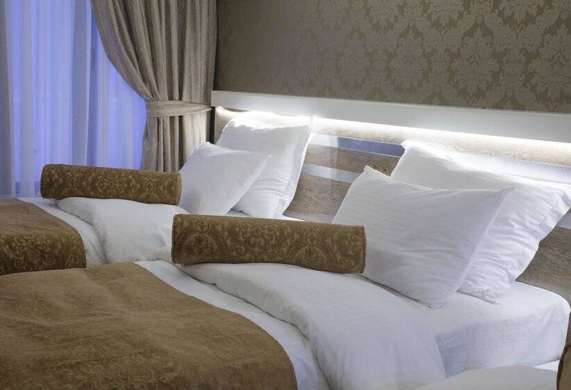 اتاق استاندارد سه نفره, Saffron Hotel Old City