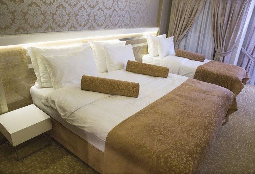 اتاق استاندارد سه نفره, Saffron Hotel Old City