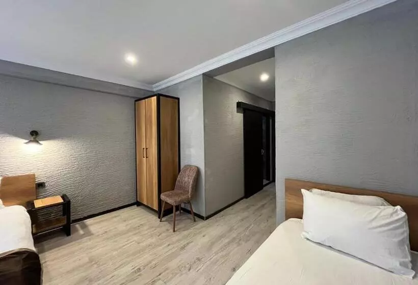 اتاق استاندارد سه نفره, Saffron Hotel Old City