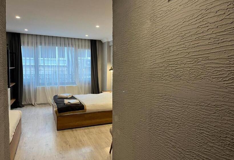 اتاق استاندارد سه نفره, Saffron Hotel Old City