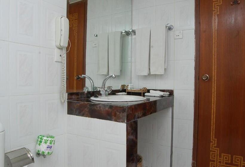 اتاق لوکس یک تخته, De Crystal Crown